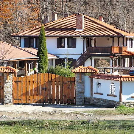 Къща За Гости Младата Баба Holiday home Apriltsi (Lovech)