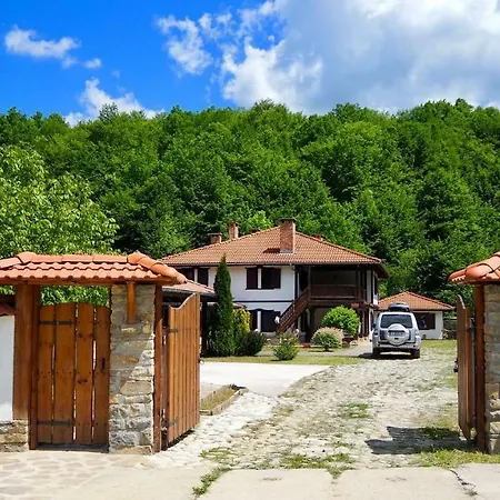 Къща За Гости Младата Баба Holiday home *
