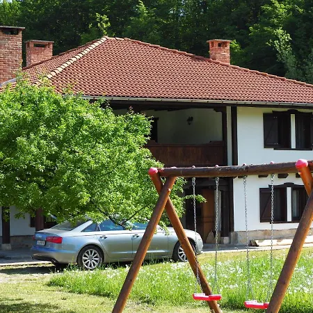 Къща За Гости Младата Баба Holiday home